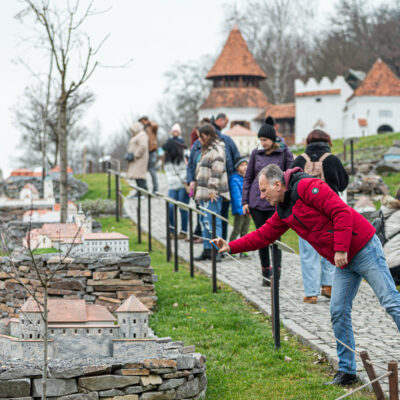 Mini Transilvania Park, un parc în miniatură cu replici ale unor dintre cele mai faimoase monumente din Transilvania.